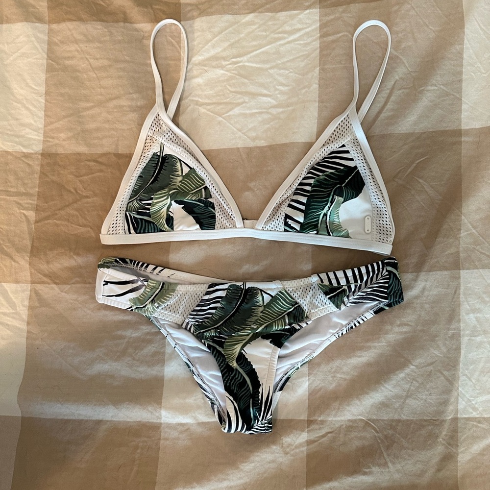 New never worn Ripcurl limited edition XS 2 piece woman’s bikini